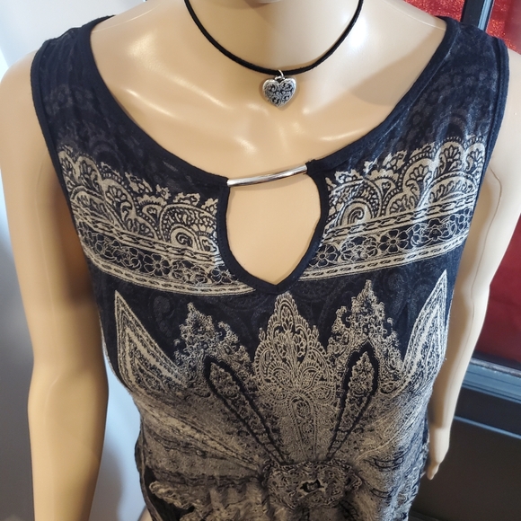 90s Styled Top - Picture 5 of 6